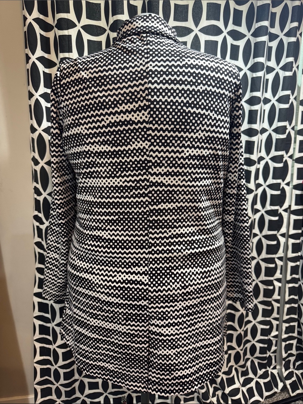 Lularoe Gwen Blazer- Black & White Patterned Women's Long Blazer Jacket - Picture 2 of 5